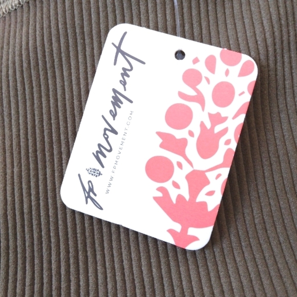 NWT FREE PEOPLE MOVEMENT FREE THROW SHORT IN ARMY - Picture 5 of 7